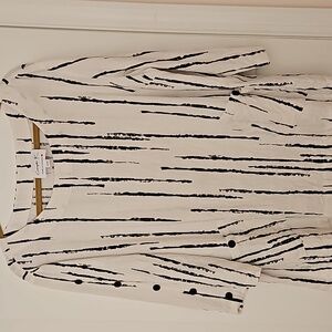 CompliK Black-ivory stripe 3/4 sleeve top with 2 front pockets XXL